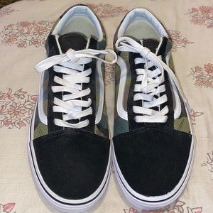 NWOT Vans Low Top